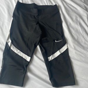 Nike drifit capri leggings